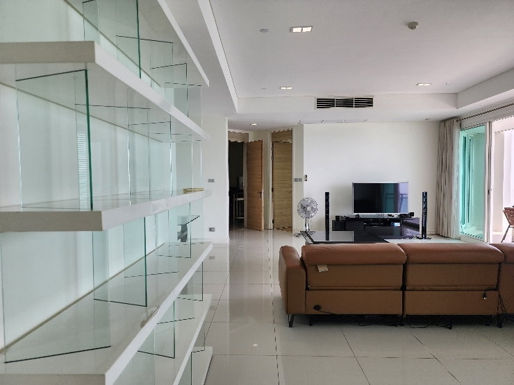 picture Reflection Jomtien – A high-end beachfront condo with breathtaking ocean views
- 18/24