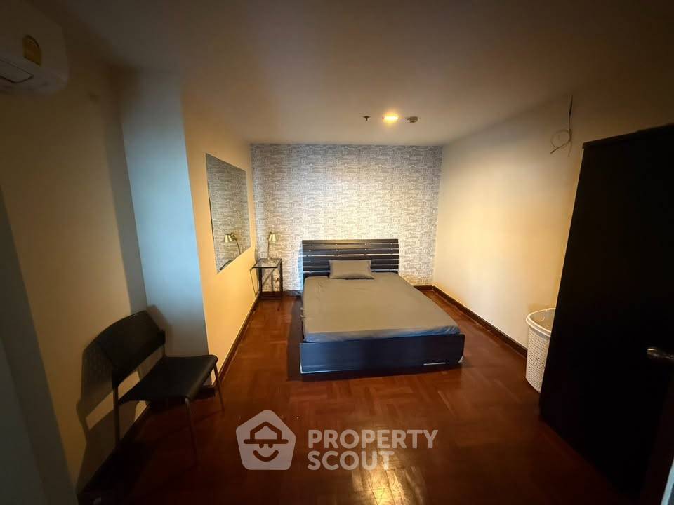 picture 3-BR Modern Home Tower Condominium Near MRT Wat Mangkon (ID 3179263) - 16/19