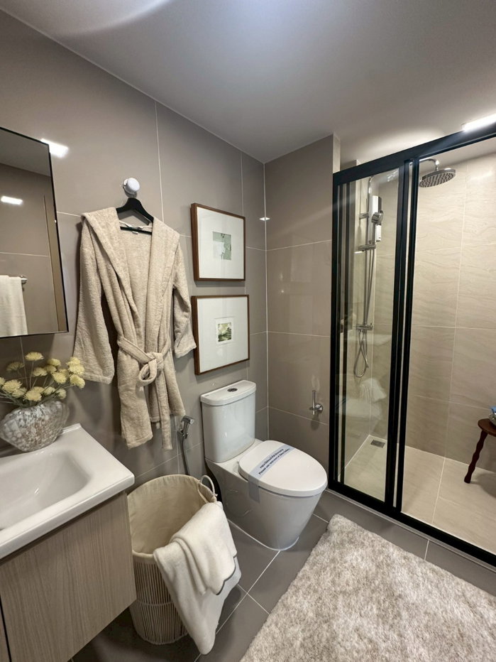 picture Condominium near Bang Tao Beach and Surin Beach with two large swimming pools. - 11/17