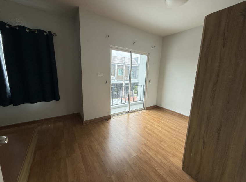 picture TOWN HOUSE 17.6 Sq.w. Khlong Sam Wa Bangkok for 2.6M - 18/19