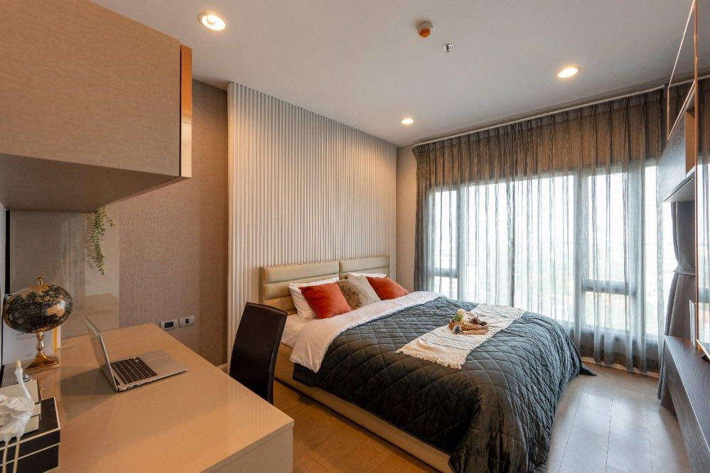 รูป The Crest sukhumvit 34 ห้องเพดานสูง ให้ความรู้สึกโปร่งสบายไม่อึดอัด ช่องแสงกระจกบานใหญ่เปิดรับแสงธรรมชาติเต็มๆ - รูปที่ 9/12