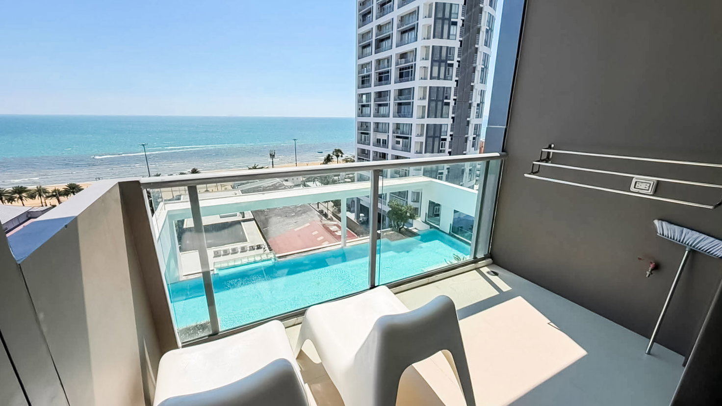 picture 1 Bedroom Beachfront Condo for Sale AERAS Beachfront Jomtien - 12/12