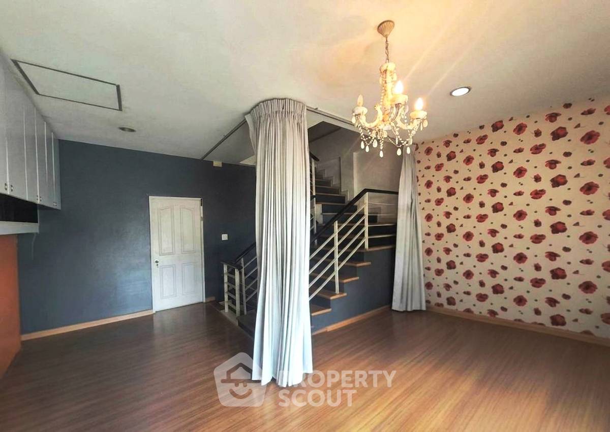 รูป ทาวน์เฮ้าส์ 3 ห้องนอน ขนาด 263 ตร.ม. ขายที่ Baan Klang Muang The Royal Monaco Srinakarin-Pattanakarn (ID 3174612) - รูปที่ 4/12
