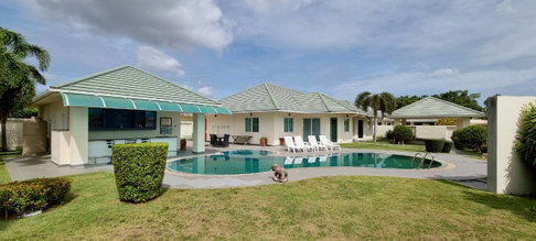 Luxury 5-Bedroom Pool Villa for Rent in East Pattaya