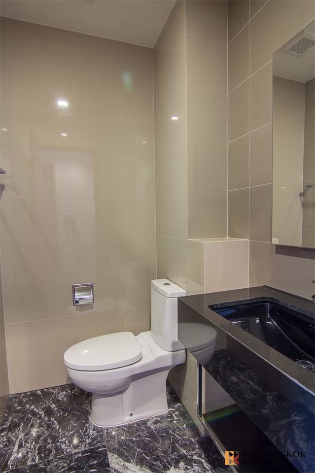 picture The Edge Sukhumvit 23 Move-in Ready, Just Bring Your Stuff near BTS Asok - 8/10