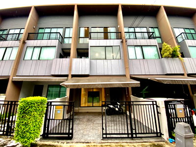 Townhouses for sale Sai Mai : Urgent Sale | Baan Klang Muang Watcharapol Priced Below Market Value | Brand-New Condition | Up to 100% Financing Available