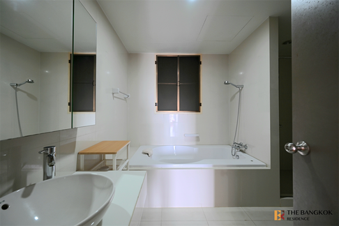 Comfortable and Ready to Move-in Amanta Ratchada near MRT Cultural Center of Thailand Station