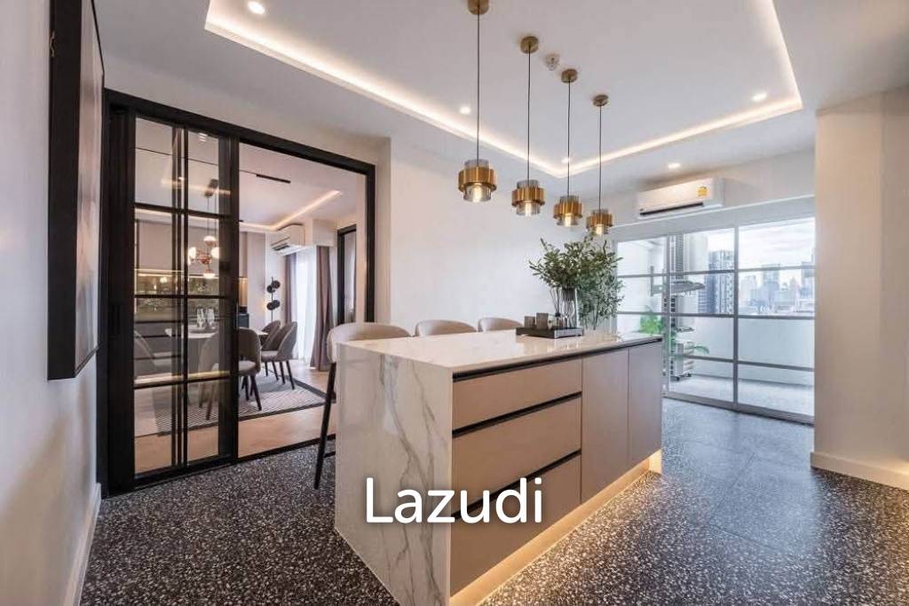 รูป 165 sqm modern condo on 15th floor in Khlong Tan Nuea, Fifty Fifth Tower - รูปที่ 12/38