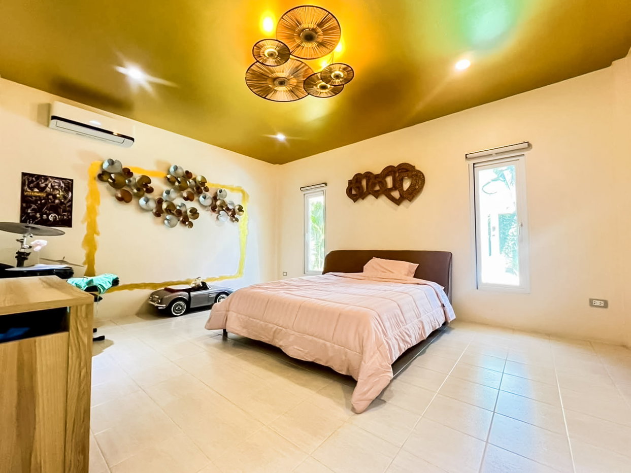 รูป High-End 3 Bedroom Pool Villa for Sale East Pattaya - รูปที่ 18/24