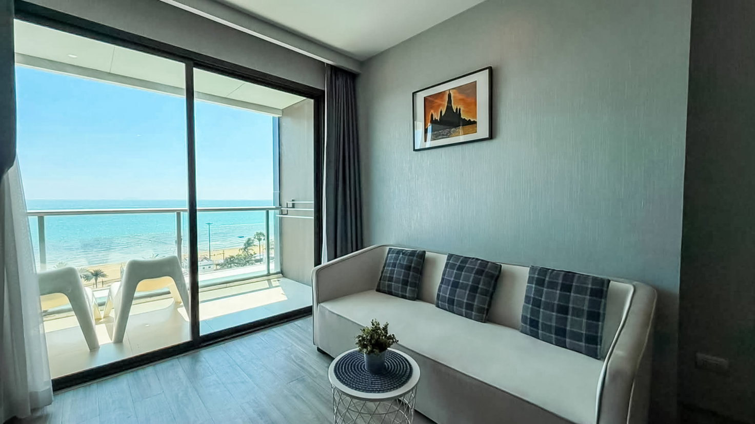 picture 1 Bedroom Beachfront Condo for Sale AERAS Beachfront Jomtien - 2/12