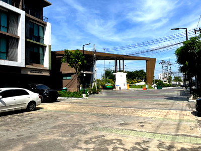 เช่าอาคารพาณิชย์ ซอยอ่อนนุช (สุขุมวิท 77) : ให้เช่าอาคารพาณิชย์ / Home Office 4 ชั้น โครงการบิซ พัฒนาการ-อ่อนนุช ตัดใหม่ / แอร์ 7 เครื่อง / เหมาะเป็นสำนักงาน จดบริษัทได้
