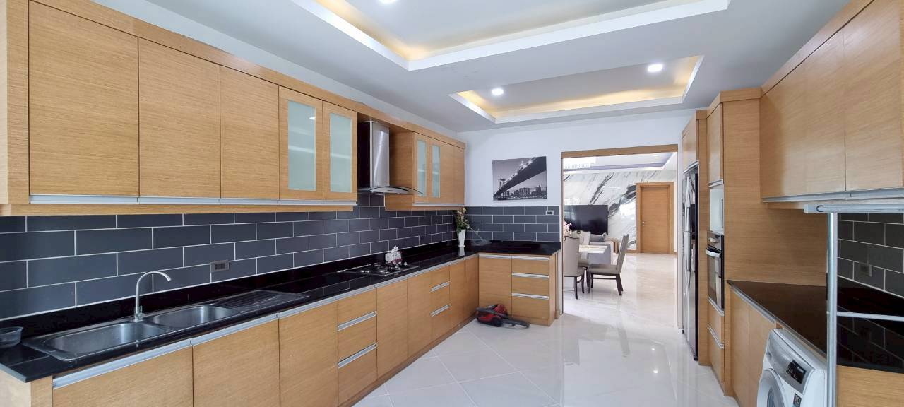 รูป Luxury 5-Bedroom Pool Villa for Rent in East Pattaya - รูปที่ 8/17