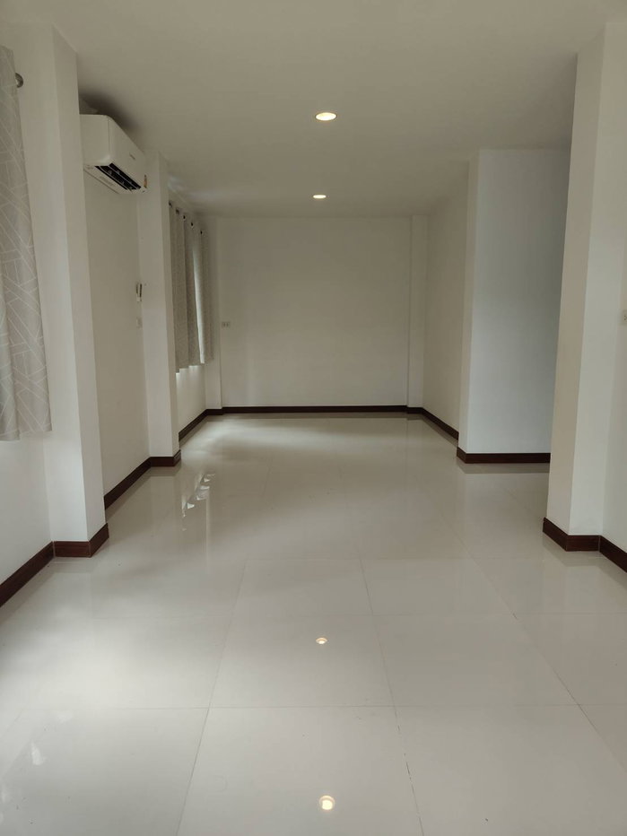 รูป ขายบ้านเดี่ยวสองชั้น เพดานสูง - รูปที่ 2/8
