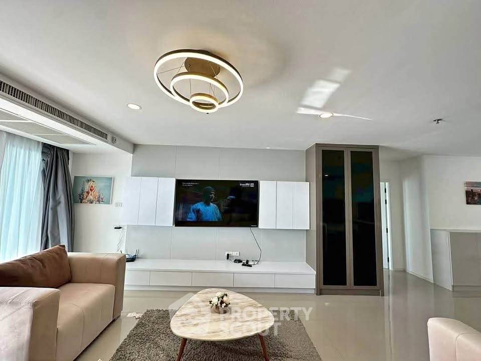 picture Spacious 3-BR 153 Sqm At Lumpini Seaview Jomtien (ID 3178320) - 1/15