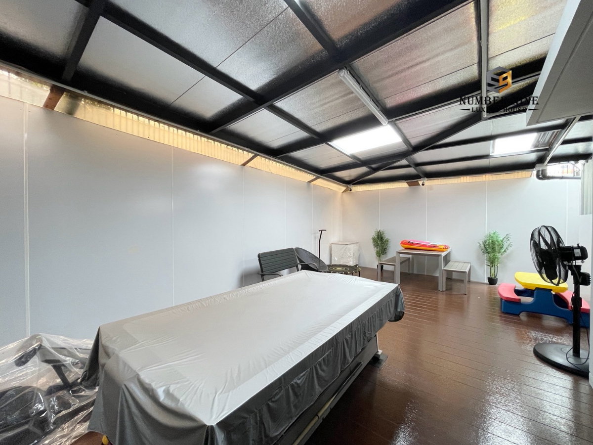 รูป ขายบ้านเดี่ยว 3 ชั้น Supalai Essence Suanluang | หลังริม 77.7 ตร.ว. | 321 ตร.ม. | 5 ห้องนอน | ราคาพิเศษต่ำกว่าต้นทุนกว่า 6 ล้านบาท - รูปที่ 21/26