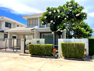 Houses for sale Muang Chon Buri Chonburi : Single corner unit for sale in Grand Valley, a quality project located near Nong Mon, Chonburi.