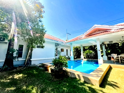 Houses for sale Bang Lamung Chonburi : High-End 3 Bedroom Pool Villa for Sale East Pattaya