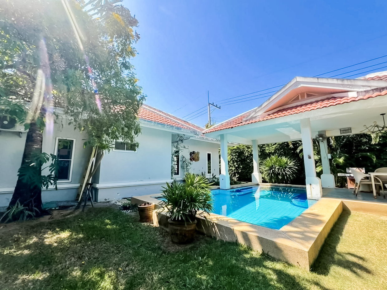 รูป High-End 3 Bedroom Pool Villa for Sale East Pattaya - รูปที่ 1/24