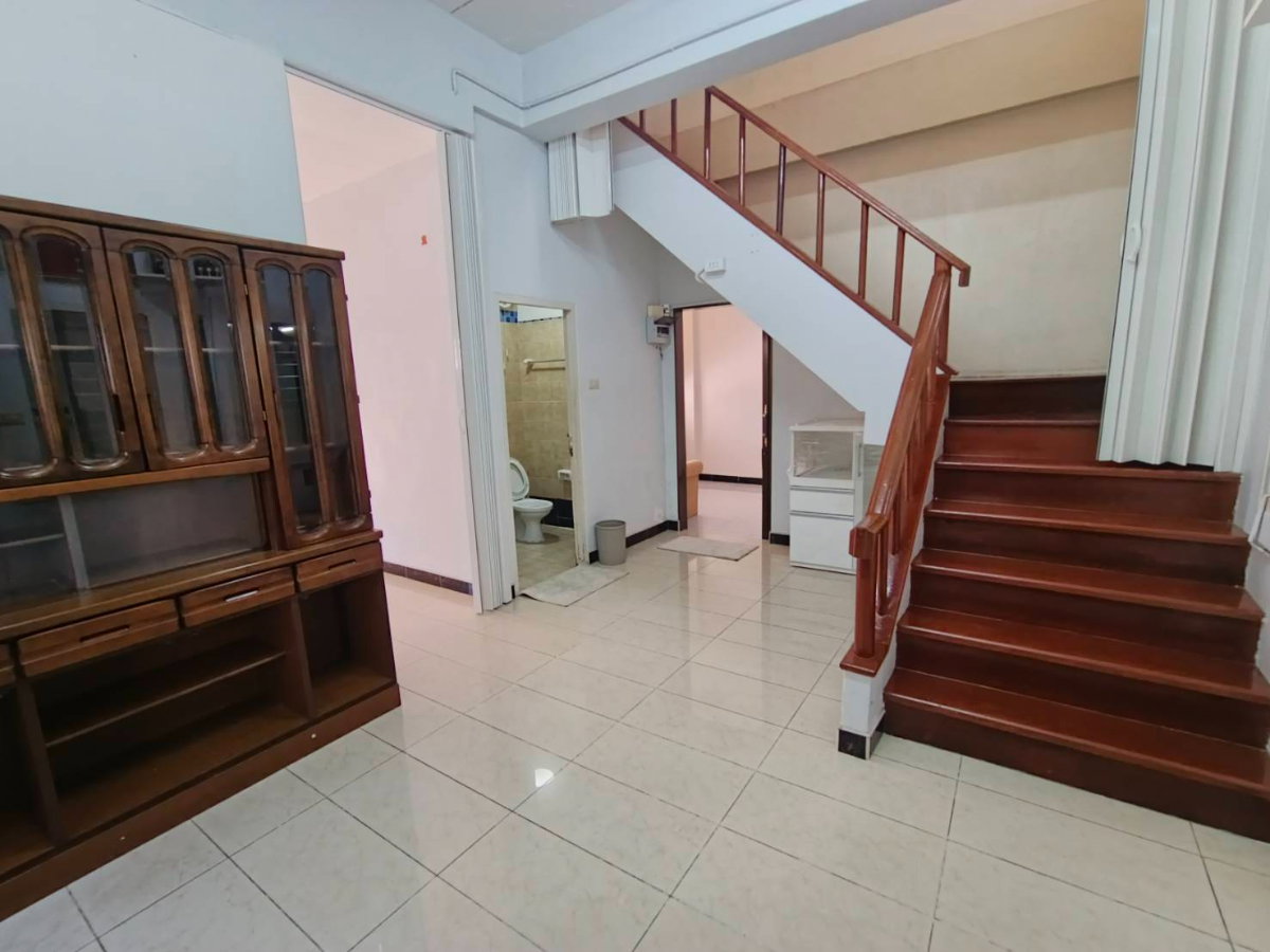 รูป ให้เช่าบ้านเดี่ยว 2 ชั้น ทำเลดี เดินทางสะดวกติดถนนสุขุมวิท หมู่บ้านณิชาดา ใกล้ตลาดนัดจตุจักร  - รูปที่ 10/11