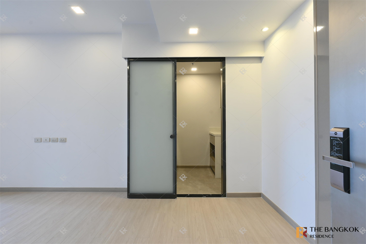 picture One9Five Asoke - Rama9 near MRT Rama 9 Station Condo in High-potential, Central City Location - 8/10