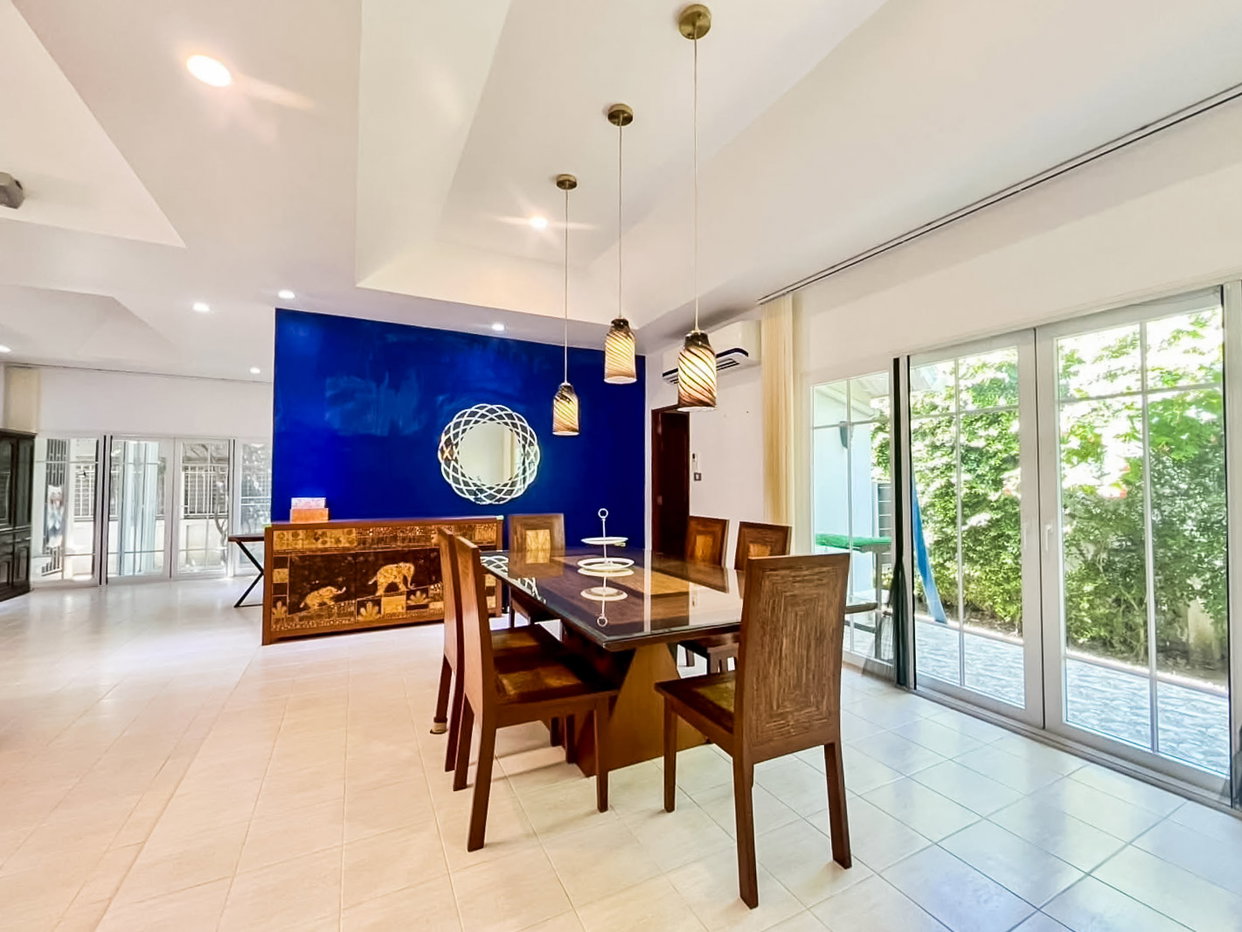 รูป High-End 3 Bedroom Pool Villa for Sale East Pattaya - รูปที่ 10/24