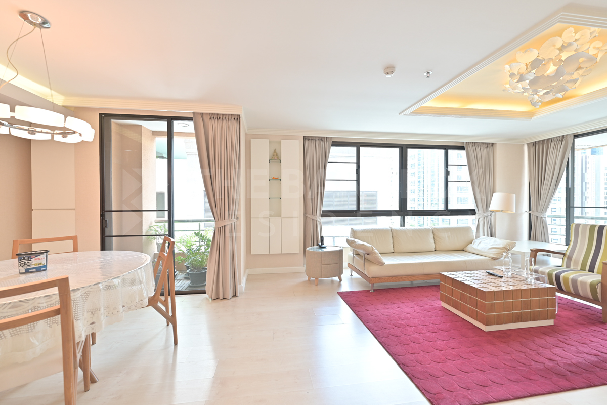picture Unit Priced Below Market Baan Na Varang near BTS Chit Lom - 1/10