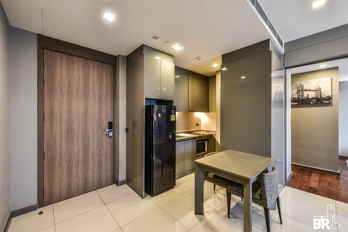 picture Special Unit, Great Value M Silom near BTS Chong Nonsi - 10/10