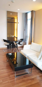 Studio with Partition Large Room City View Fully furnished  Condo Good Lacation Close To  MRT Thailand Cultural Centre Station  @ IVY Ampio