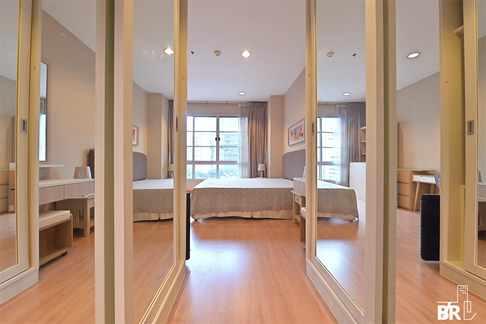 City Smart Condo near BTS Asok Hot Unit, Available for a Limited Time