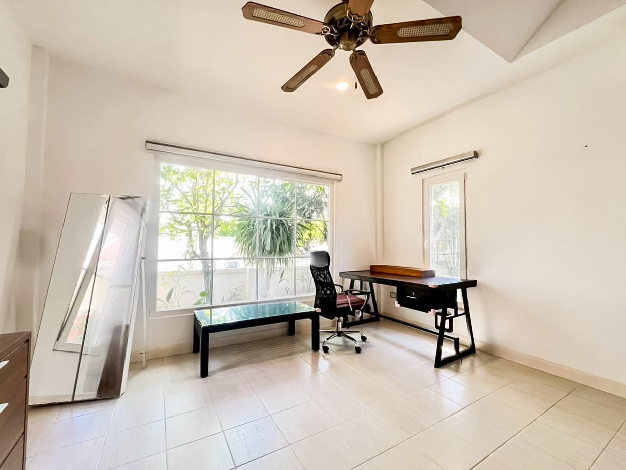 รูป High-End 3 Bedroom Pool Villa for Sale East Pattaya - รูปที่ 15/24
