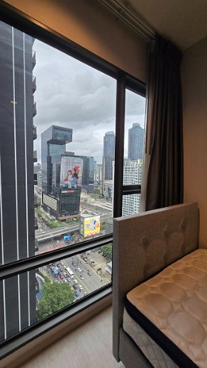 picture A corner 2-bedroom on a high floor near MRT Rama 9 — THB 29,000/month. - 9/9