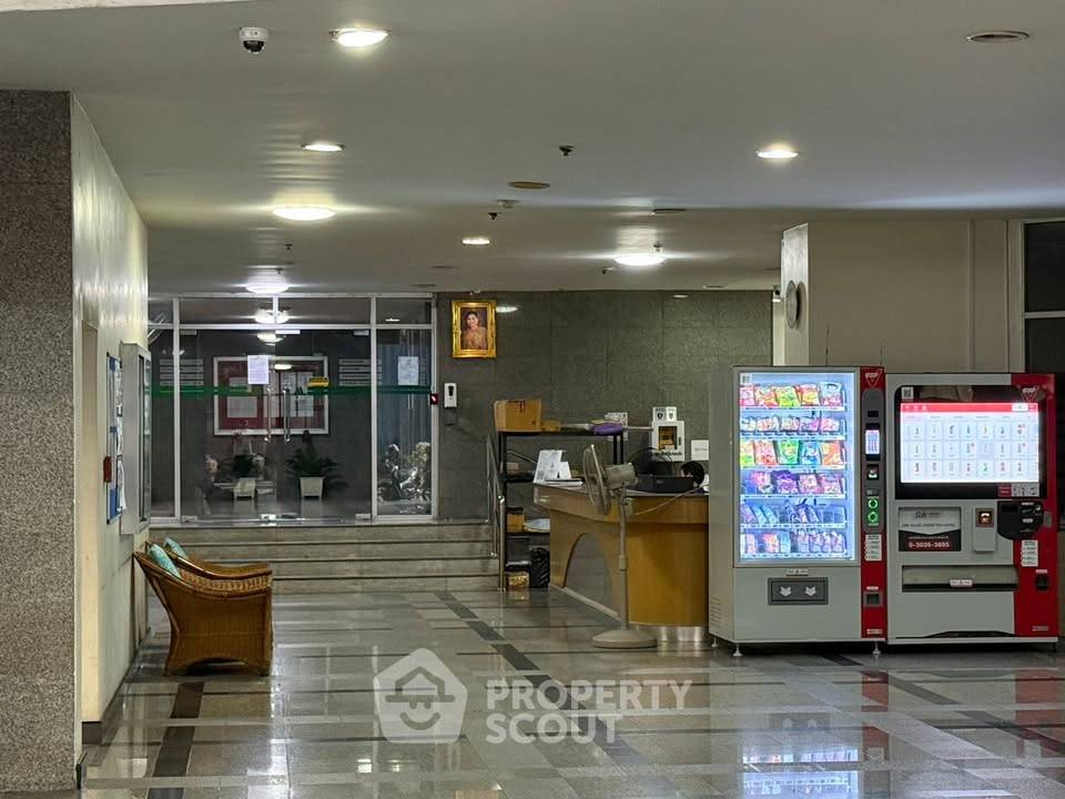 picture 3-BR Modern Home Tower Condominium Near MRT Wat Mangkon (ID 3179263) - 3/19