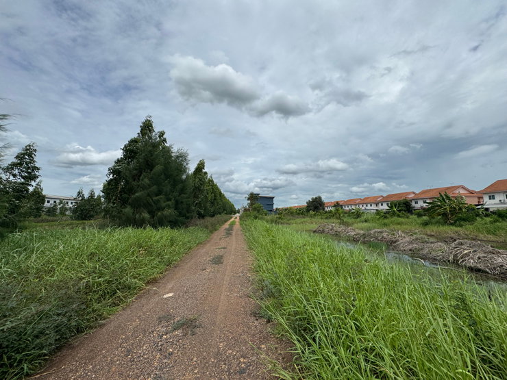 รูป ขายที่ดินเปล่า 1 ไร่ ซอยไสวประชาราษฎร์ 41 (ลำลูกกา คลอง 4) ทำเลดีใกล้ตลาดกลางลาดสวาย เหมาะทำโกดัง SME โฮมออฟฟิศ บ้านพักอาศัย (ต่อรองได้) - รูปที่ 3/9