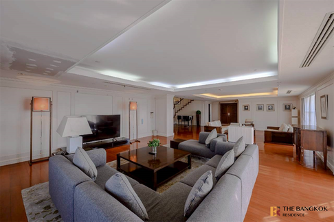 Ultimate Luxury Lifestyle with Convenience Las Colinas Condo near MRT Sukhumvit Station