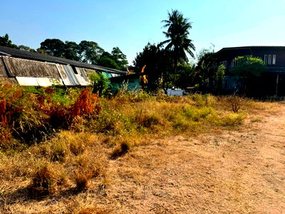 Land for sale Bang Lamung Chonburi : Land with Building for Sale Mabprachan Lake East Pattaya