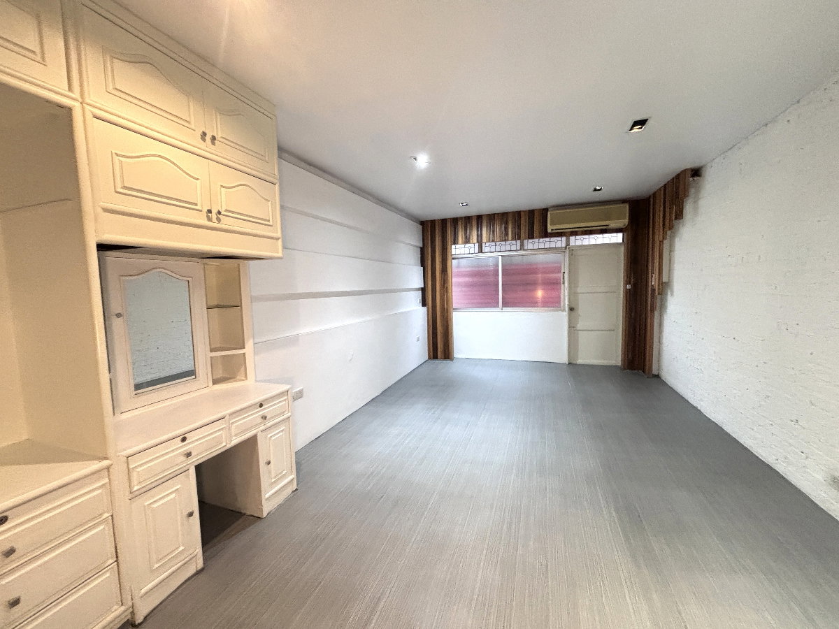 picture Direct Owner, Rare Opportunity! 5-Story Premium Minimalist Home Office – Just 50m from BTS Sai Yud - 11/16