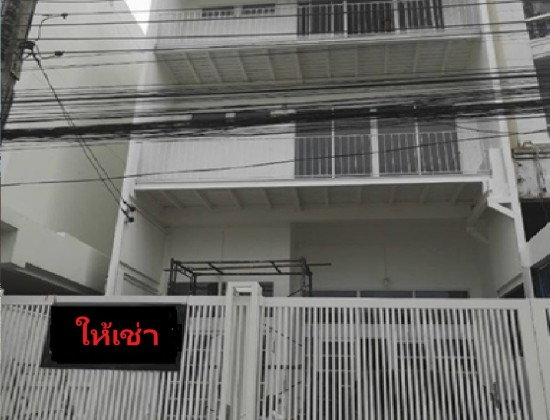 รูป ให้เช่าทาวน์โฮม 3 ชั้น ซอยอุดมเกียรติ สุทธิสาร ห่าง MRT สุทธิสาร 750 เมตร ทำเลดีมาก แอร์ 5 เครื่อง Renovate ใหม่ทั้งหลัง / อยู่อาศัย หรือ Home Office - รูปที่ 1/12