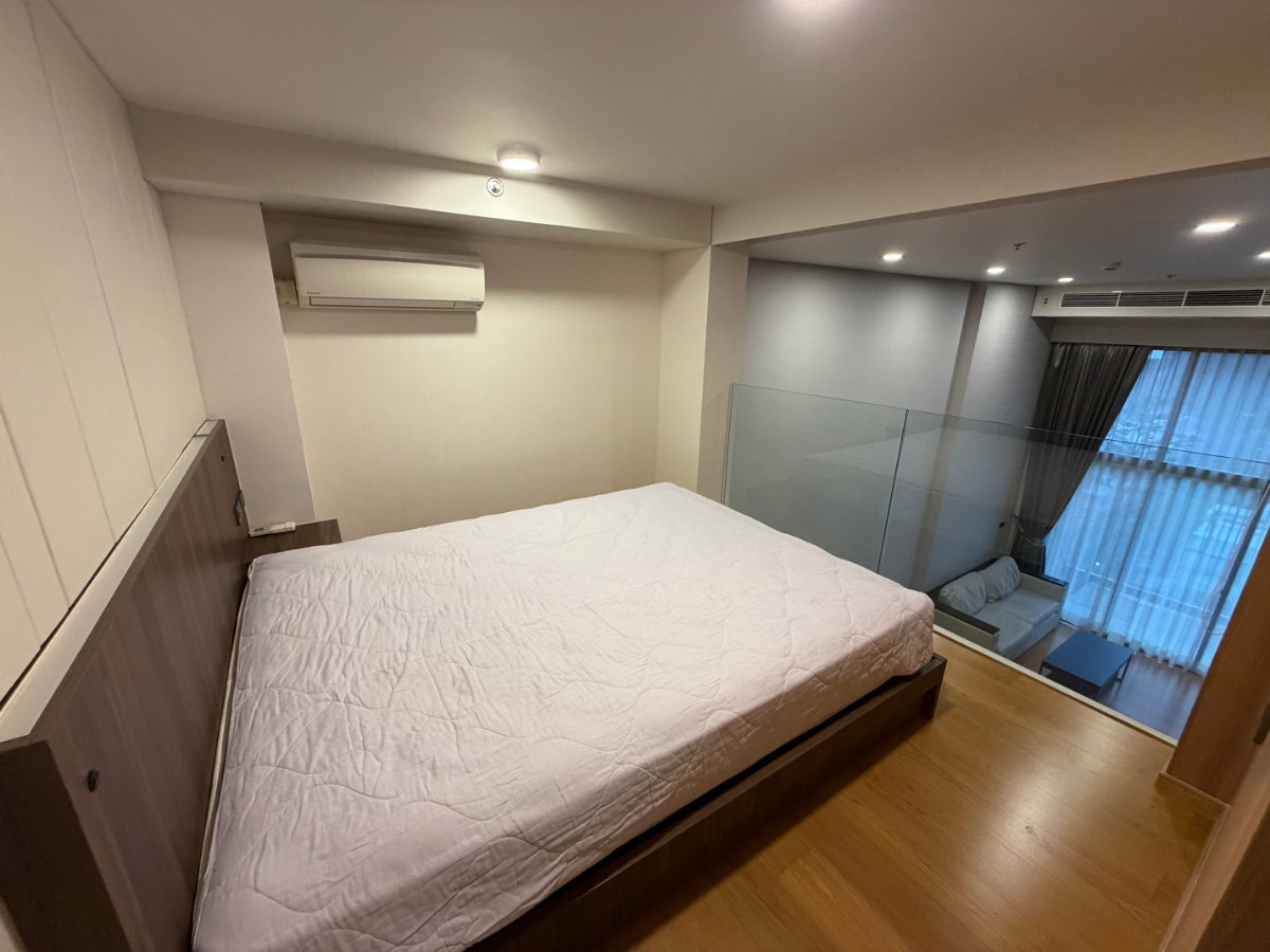 รูป Siamese Exclusive 31 ห้อง Duplex เพดานสูง บรรยากาศอบอุ่น พร้อมลิฟต์ส่วนตัวส่งตรงถึงห้อง และห้องนั่งเล่นที่กว้างขวาง  - รูปที่ 11/26