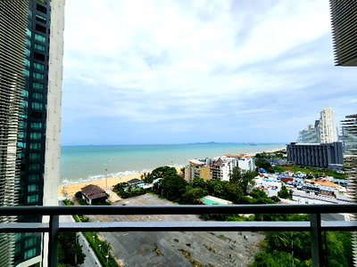 Condos for sale : Urgent Sale! Luxury Beachfront Condo in Jomtien