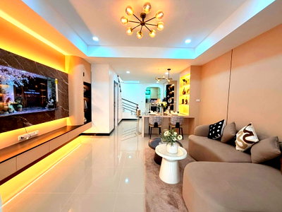 Townhouses for sale Bang Lamung Chonburi : Modern Townhouse for Sale Jomtien Pattaya