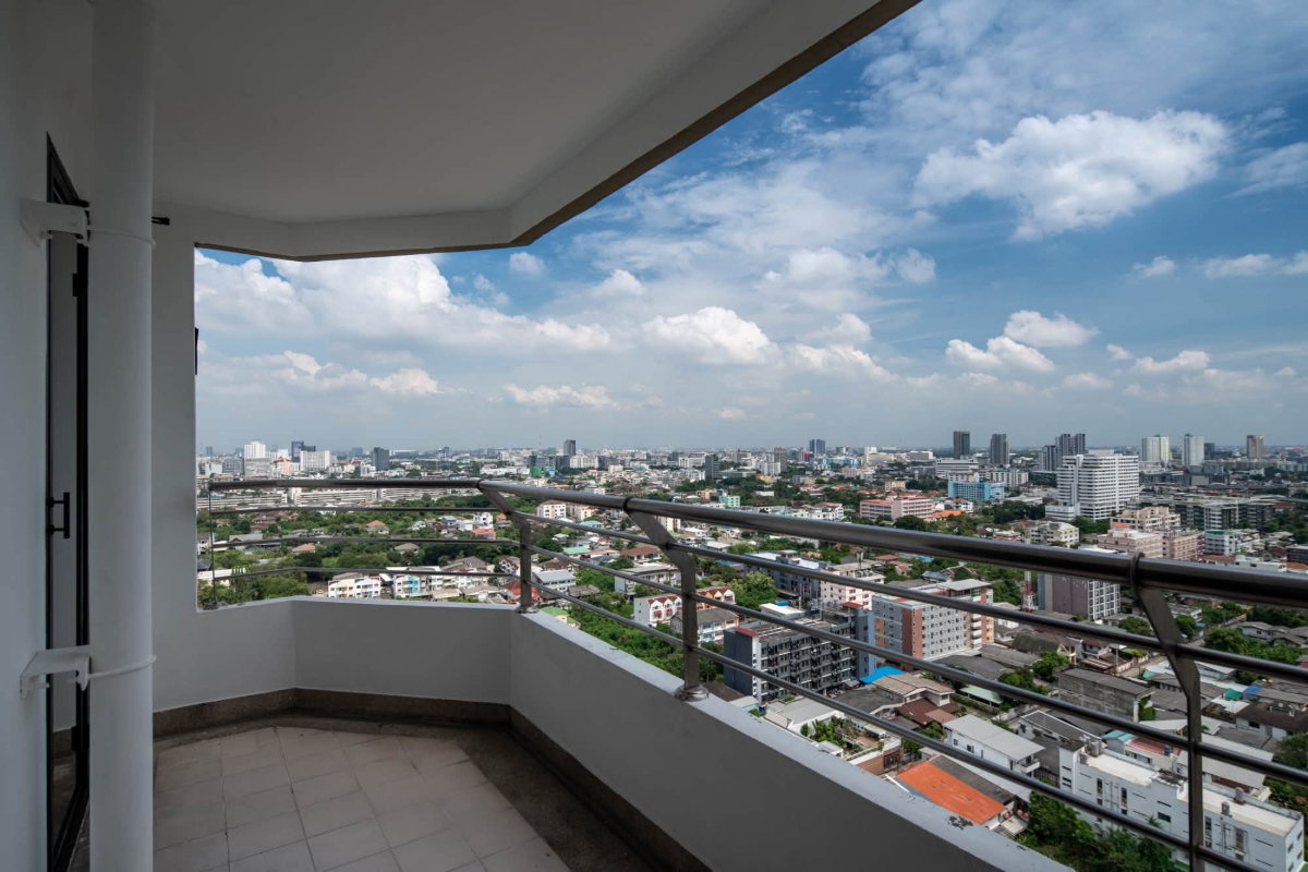 picture RS7337 For Rent: Sarin Place Ratchayothin, near BTS Ratchayothin (550 meters) - 18/20