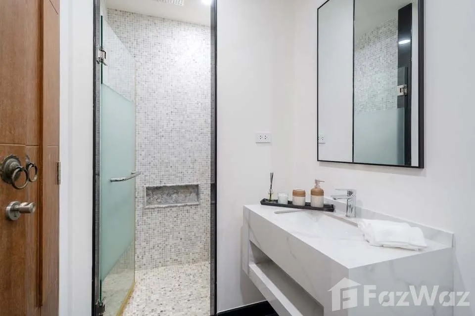 picture Renovated Villa | 3 beds 3 Baths | 10 mins drive to beach 1983021 - 18/27