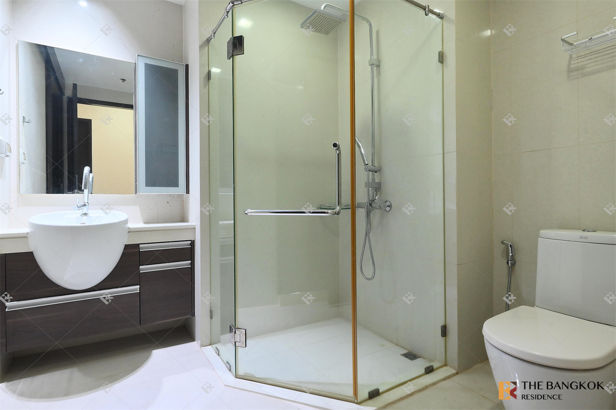 picture Sky Walk Residences (Phra Khanong) Luxury Unit, Ready for You Without the Wait near BTS Phra Khanong - 9/10