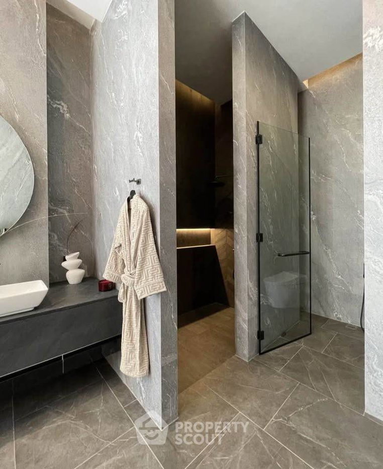 picture 51st-Floor 2-BR 158 Sqm At The Esse Asoke Near MRT Sukhumvit (ID 3178824) - 11/12