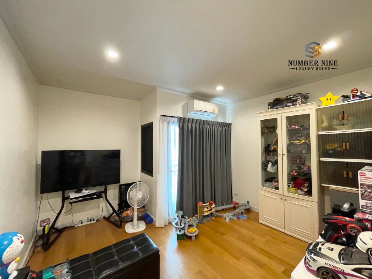 รูป ขายบ้านเดี่ยว 3 ชั้น Supalai Essence Suanluang | หลังริม 77.7 ตร.ว. | 321 ตร.ม. | 5 ห้องนอน | ราคาพิเศษต่ำกว่าต้นทุนกว่า 6 ล้านบาท - รูปที่ 17/26