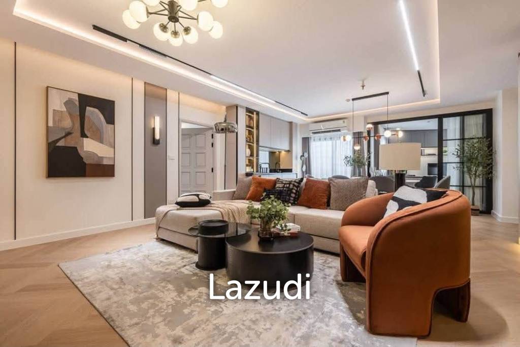รูป 165 sqm modern condo on 15th floor in Khlong Tan Nuea, Fifty Fifth Tower - รูปที่ 2/38