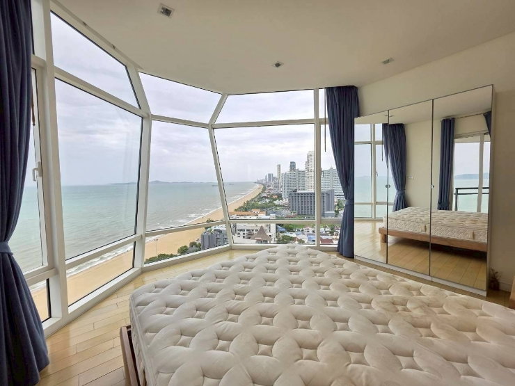 picture Reflection Jomtien – A high-end beachfront condo with breathtaking ocean views
- 7/24