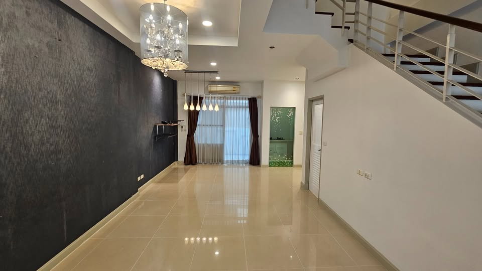 รูป 🔥 ขายทาวน์โฮม 3 ชั้น 🏡 บ้านกลางเมือง เออบาเนี่ยน สุขุมวิท 113 | Baan Klang Muang Urbanion Sukhumvit 113 - รูปที่ 2/23
