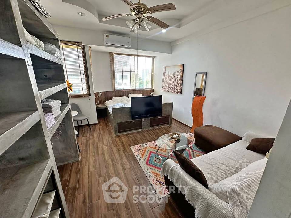 picture 1-BR Condo For Sale At ThepThip Mansion, Phratamnak (ID 3178335) - 1/5