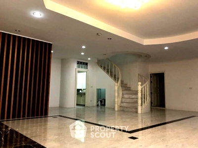 ขายคอนโด : คอนโด 3 ห้องนอน 314 ตร.ม. Thana Tower ใกล้ MRT บางยี่ขัน 200 ม. (ID 3165393)